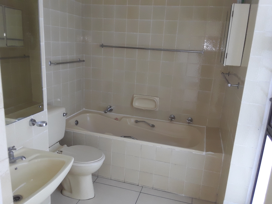 To Let 3 Bedroom Property for Rent in Strand South Western Cape